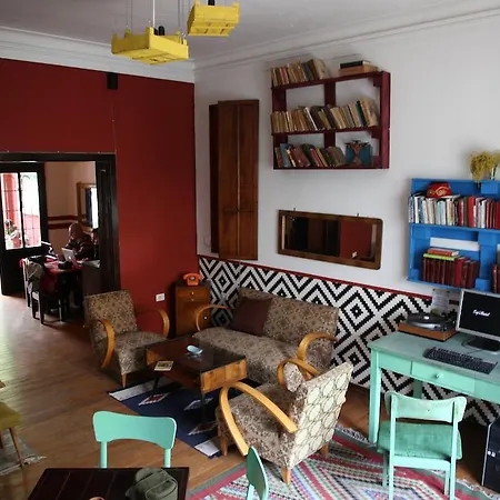 Trip'n'hostel 티라나