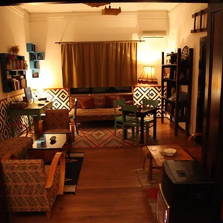 Trip'n'hostel تيرانا