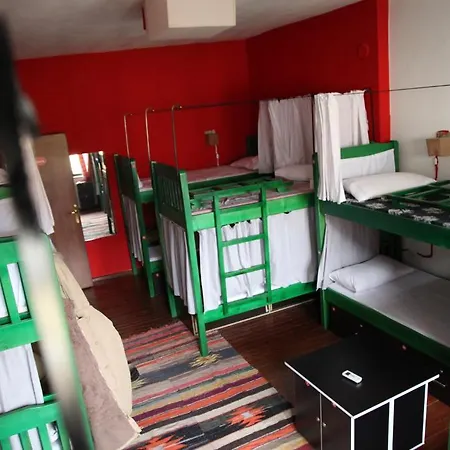 ホステル トリップンホステル ティラナ